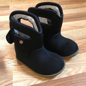 Brand new Black Baby Bogs 4